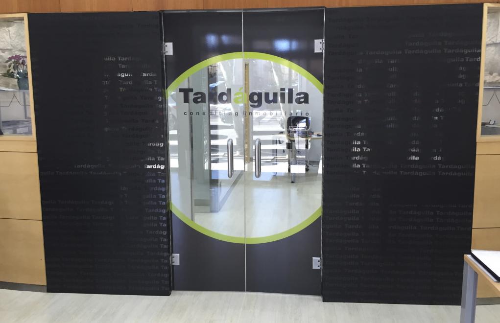 TARD�GUILA, interior